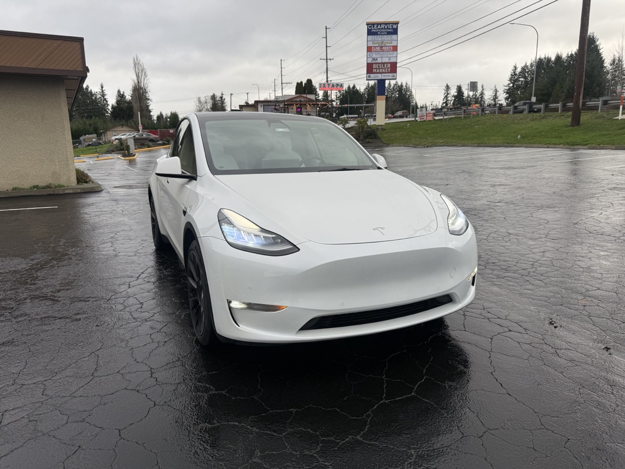 Tesla Model Y 2